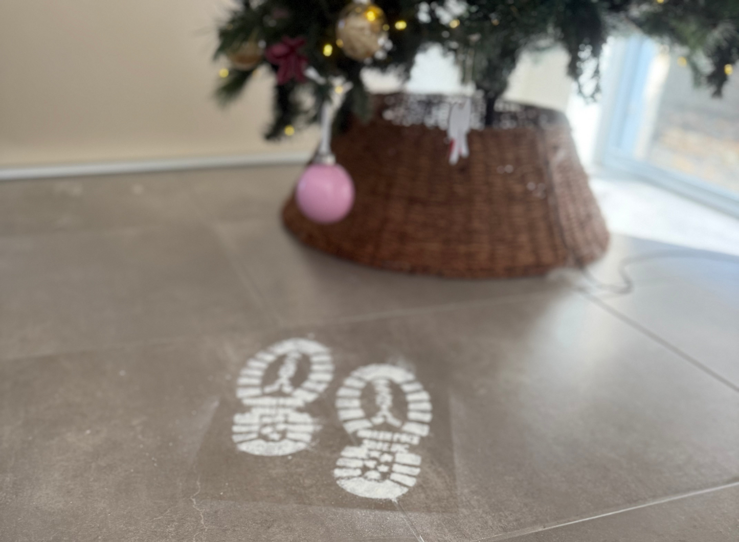 foot  print set (Santa , Reindeer and El)